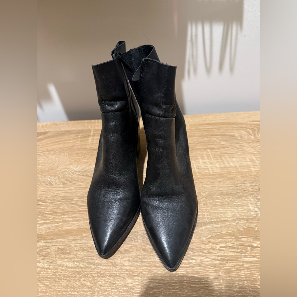 Black pointed bootie - Picture 3 of 6